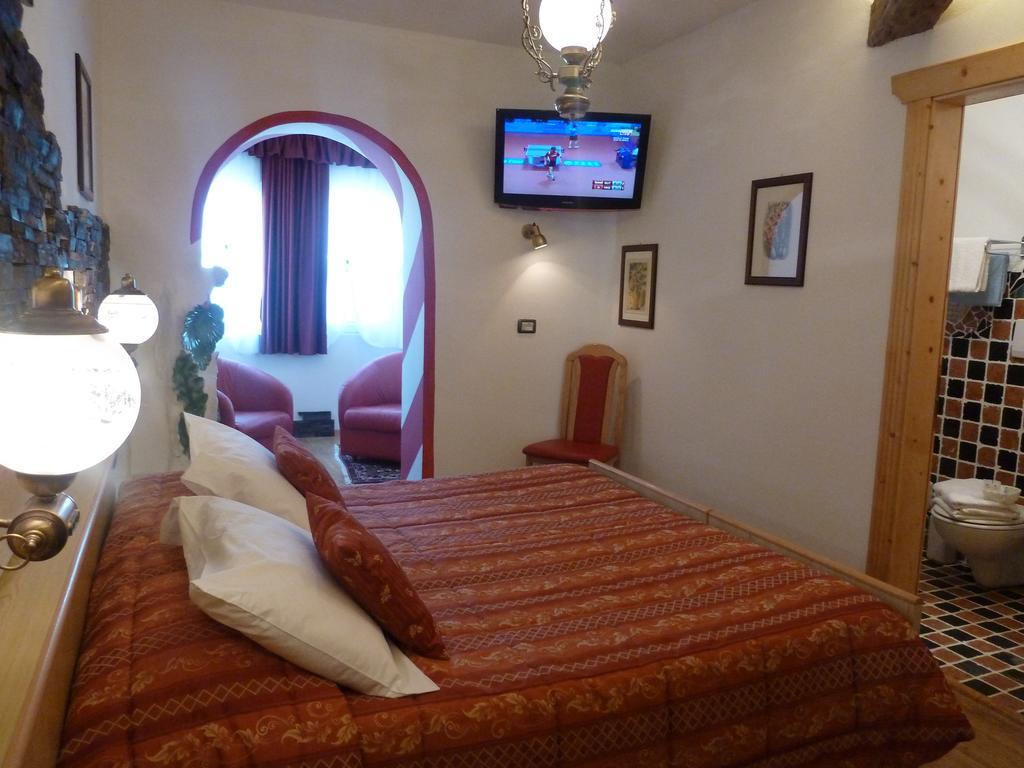 Hotel Ancora Castello-Molina di Fiemme Quarto foto